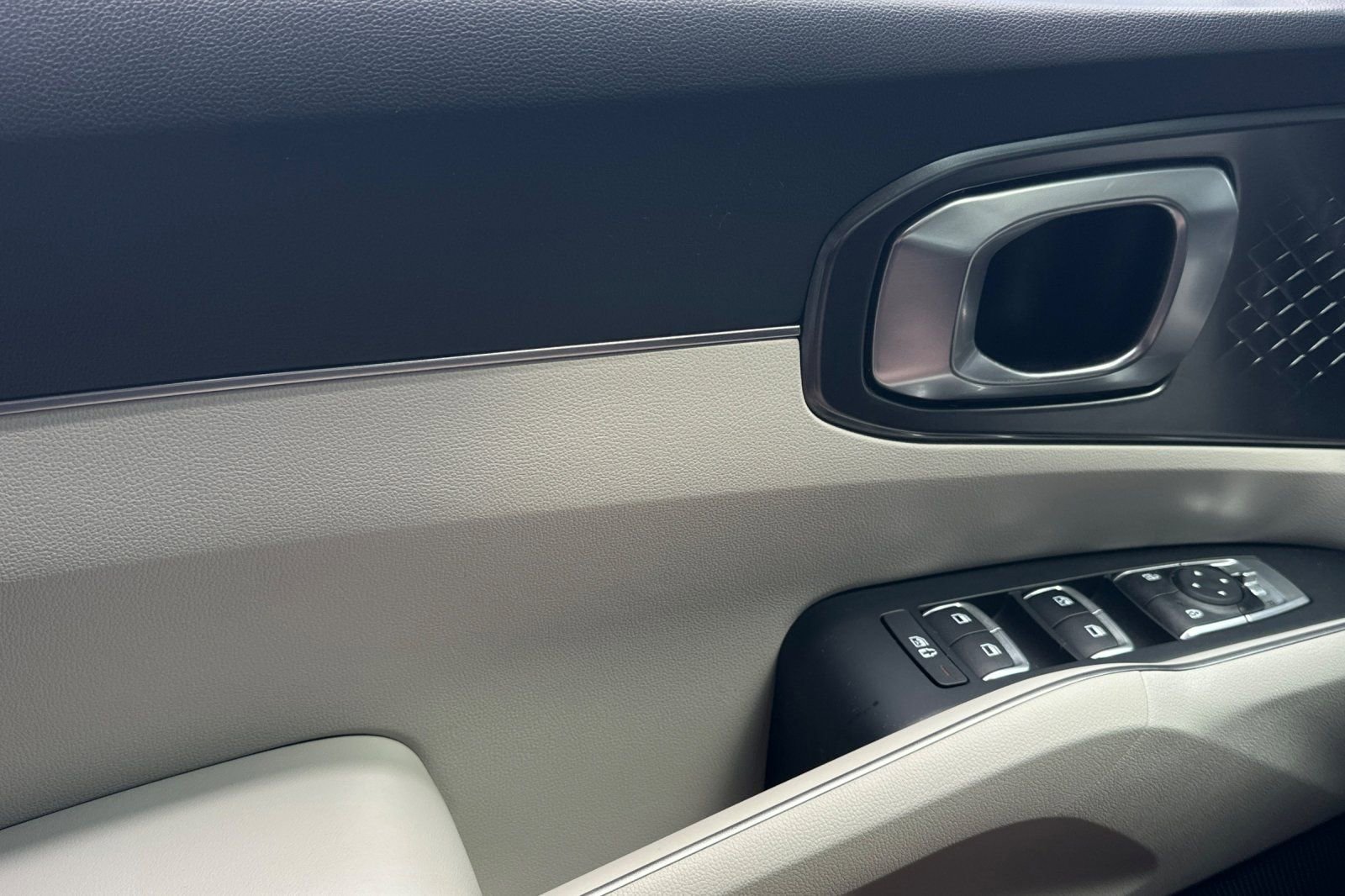 Certified 2023 Kia Sorento EX AWD/4WD image 11