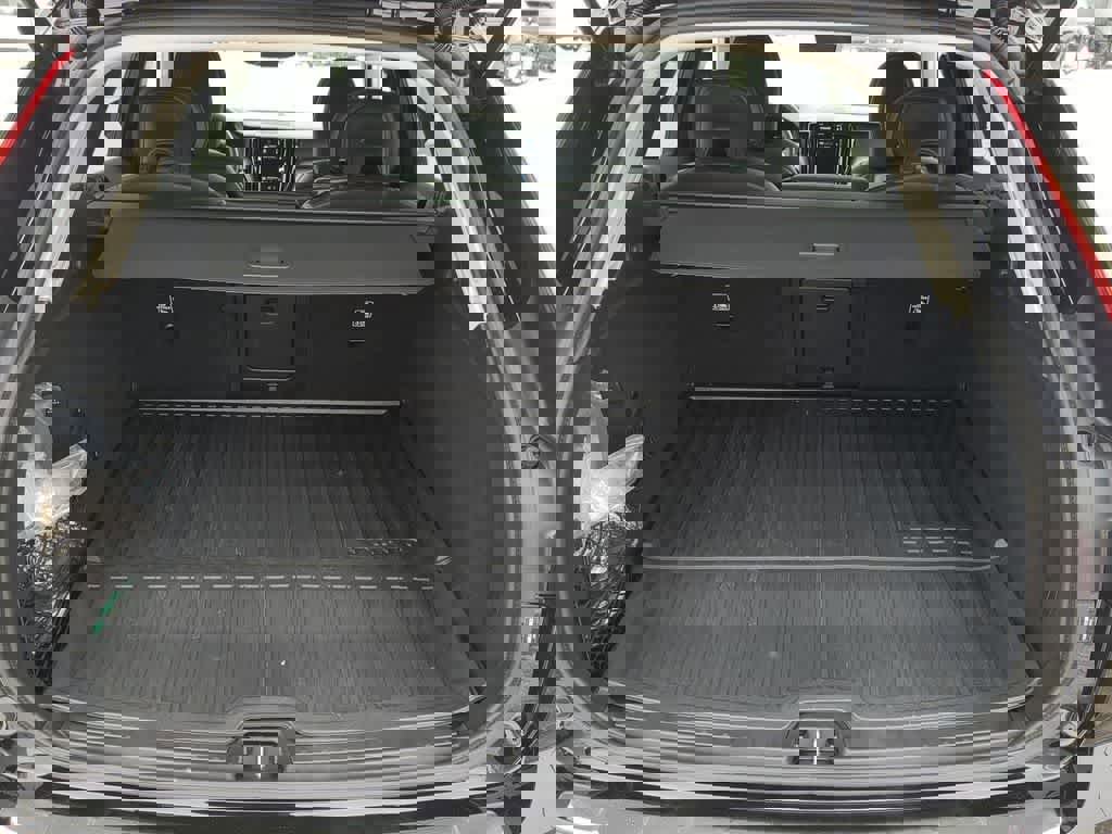 Certified 2025 Volvo XC60 T8 Core w/ Protection Package Premier image 31