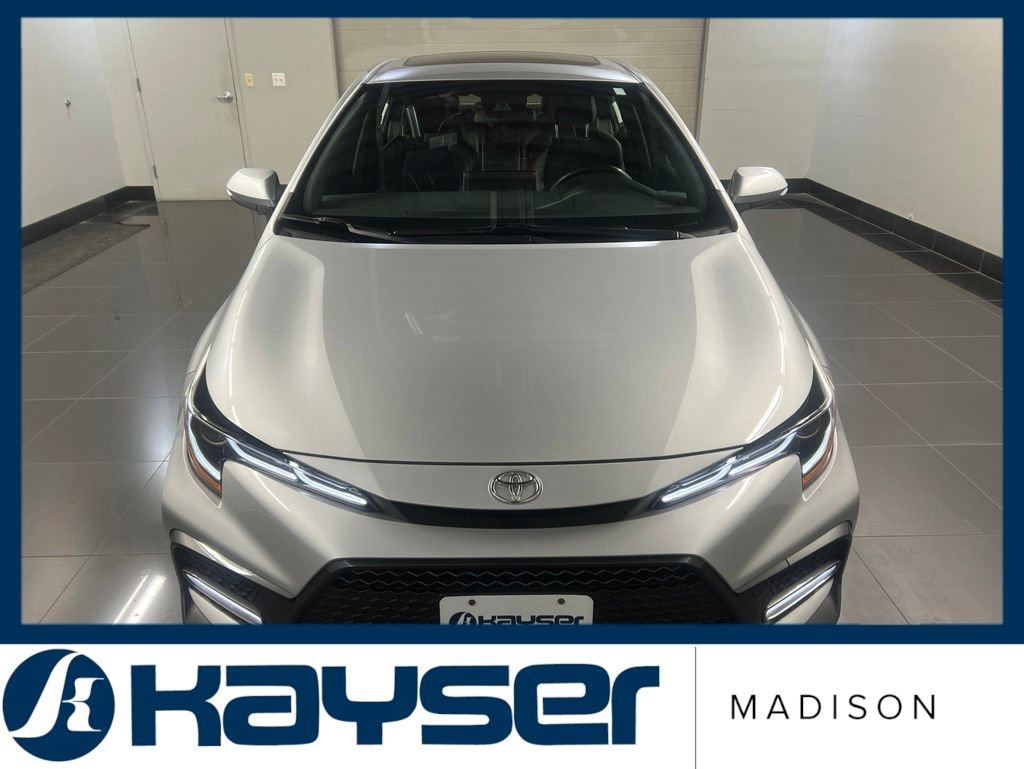 Used 2022 Toyota Corolla XSE FWD image 2