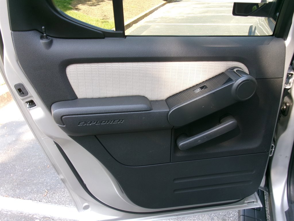 Used 2008 Ford Explorer Sport Trac XLT RWD image 29
