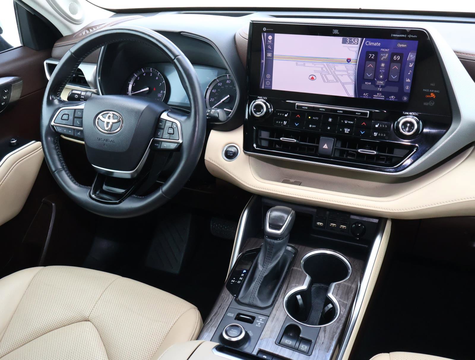 Used 2021 Toyota Highlander Platinum image 11