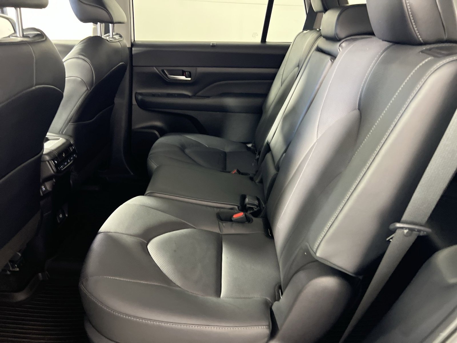 Used 2025 Toyota Grand Highlander Limited image 25