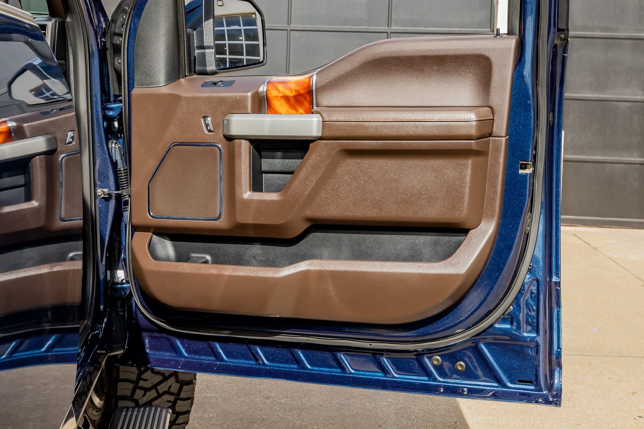 Used 2019 Ford F150 King Ranch w/ Equipment Group 601A Luxury AWD/4WD image 34