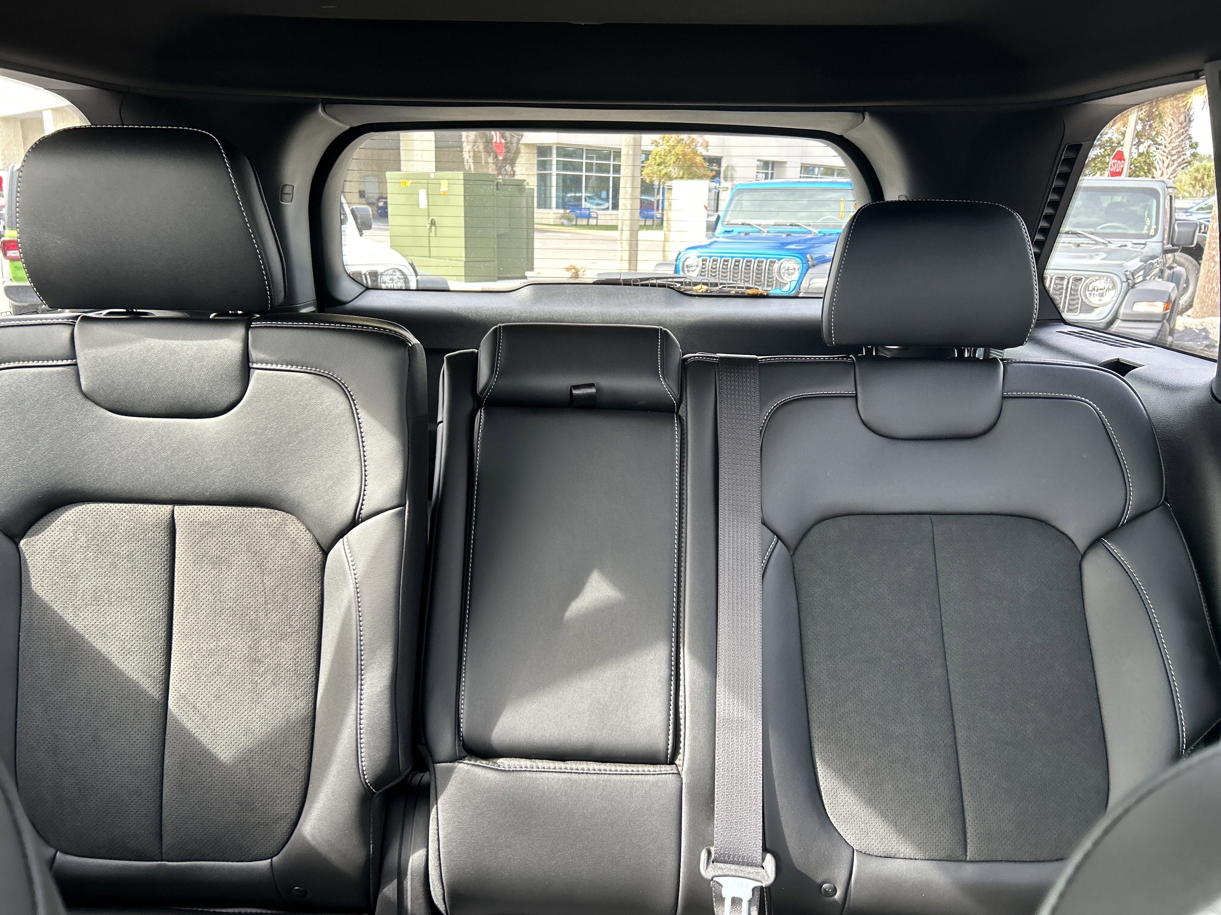 New 2025 Jeep Grand Cherokee Altitude image 18