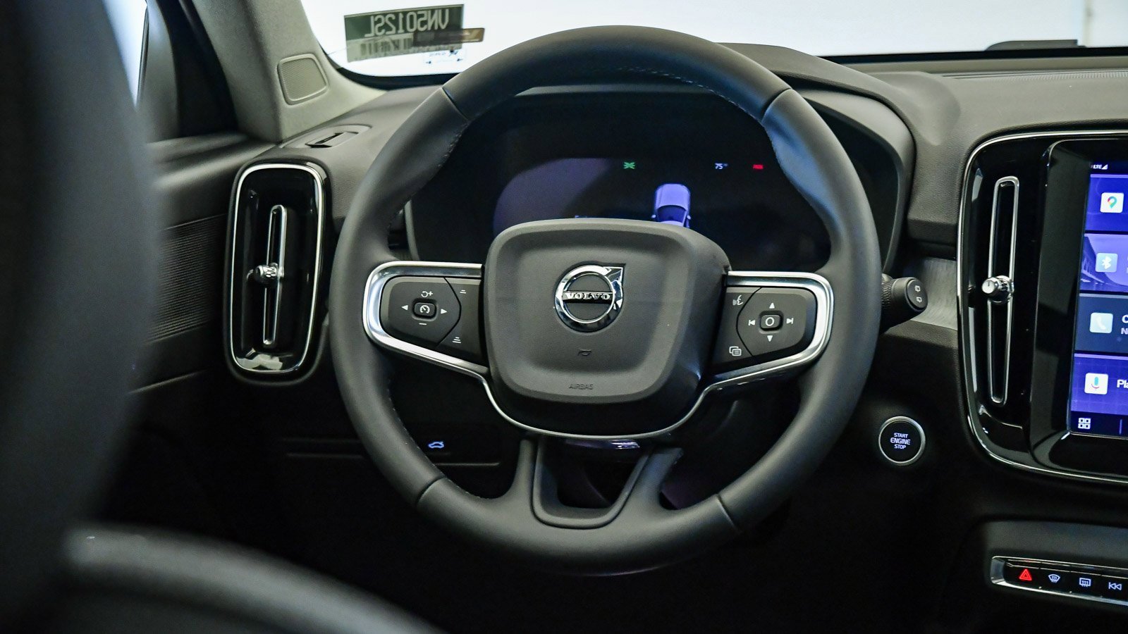 Certified 2025 Volvo XC40 B5 Core w/ Protection Package Premier image 14