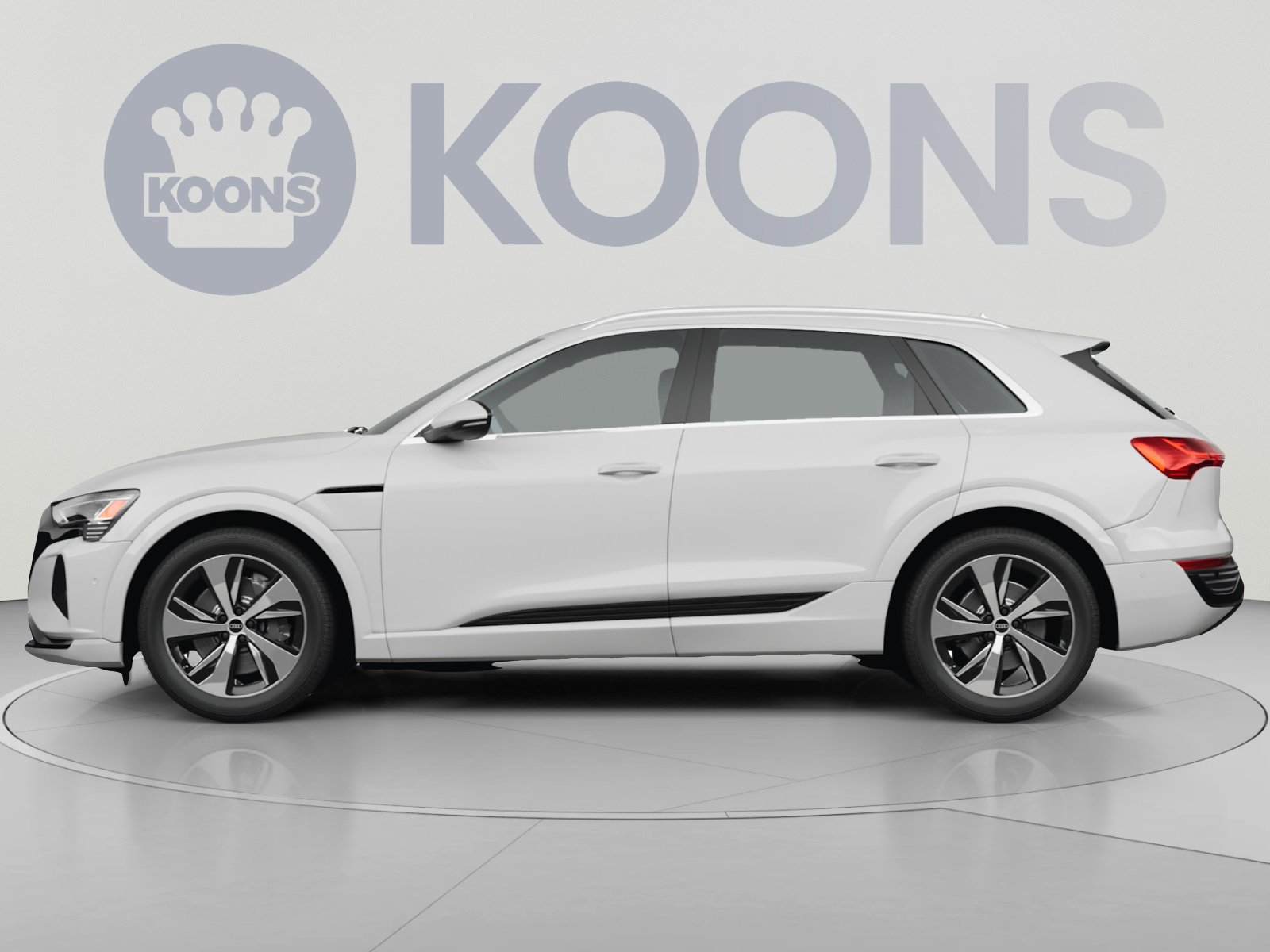 Used 2024 Audi Q8 e-tron Premium Plus w/ Premium Plus Package AWD/4WD image 2