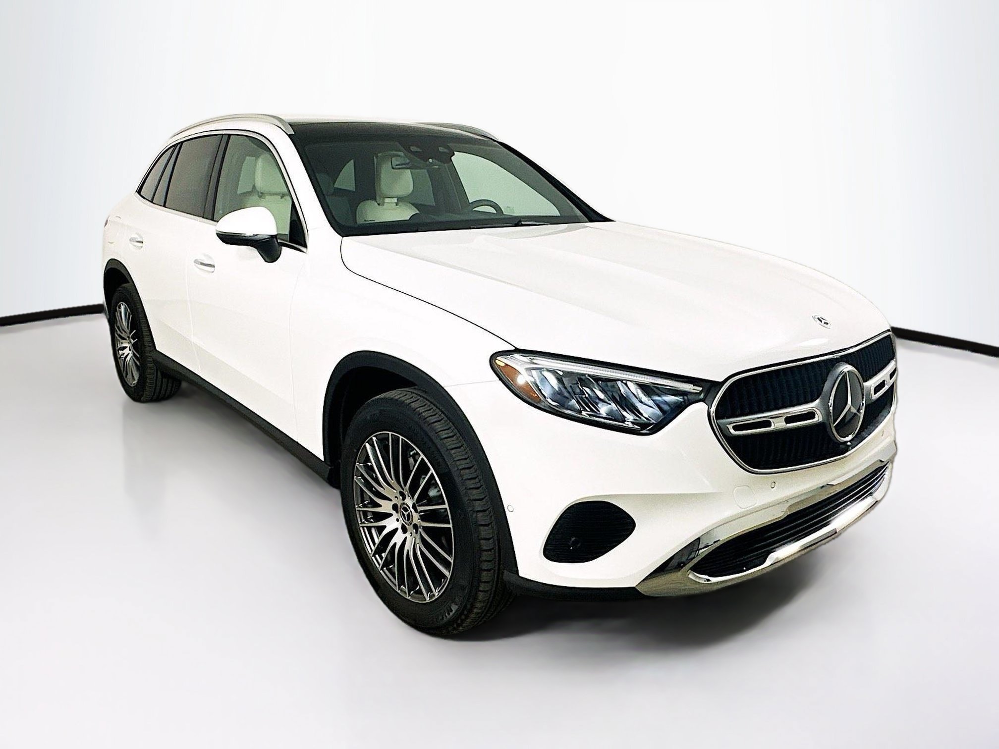 Used 2025 Mercedes-Benz GLC 300 4MATIC image 1