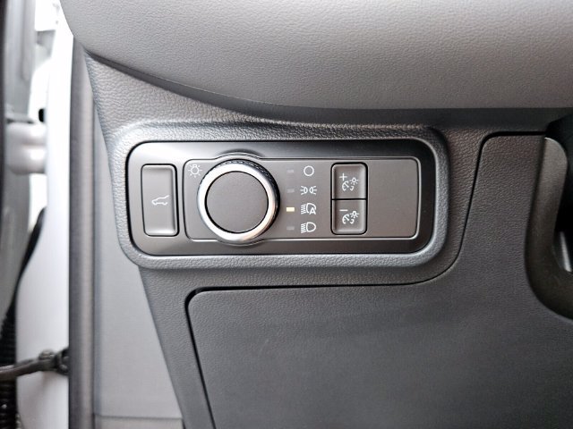 Used 2025 Ford Explorer Active AWD/4WD image 17