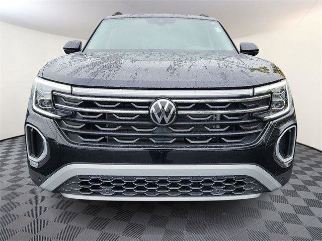 Certified 2025 Volkswagen Atlas Peak Edition SE image 2