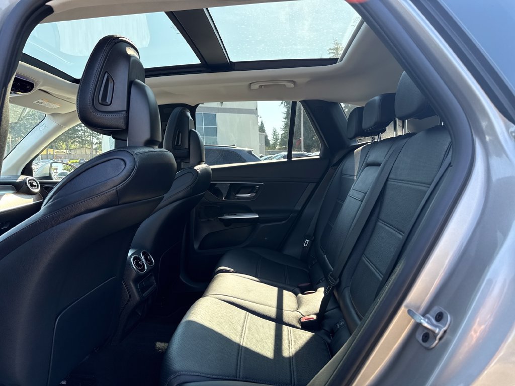 Used 2024 Mercedes-Benz GLC 300 4MATIC image 27