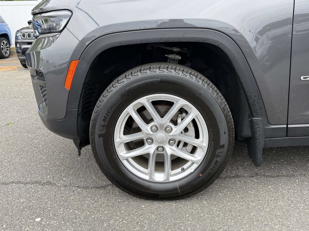 Used 2025 Jeep Grand Cherokee Laredo X w/ MOPAR Finishing Package AWD/4WD image 12