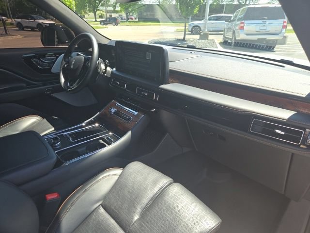 Certified 2025 Lincoln Aviator Black Label AWD/4WD image 31