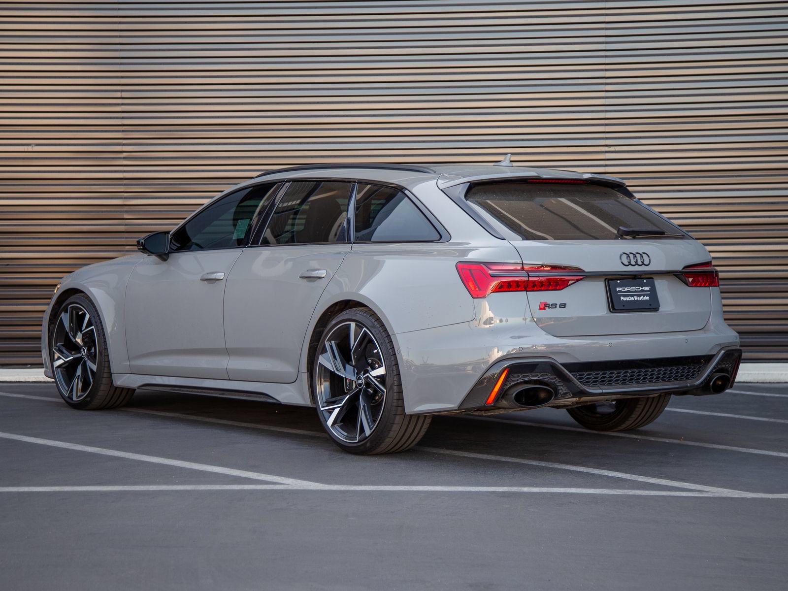 Used 2021 Audi RS 6 w/ Carbon Optic Package AWD/4WD image 3