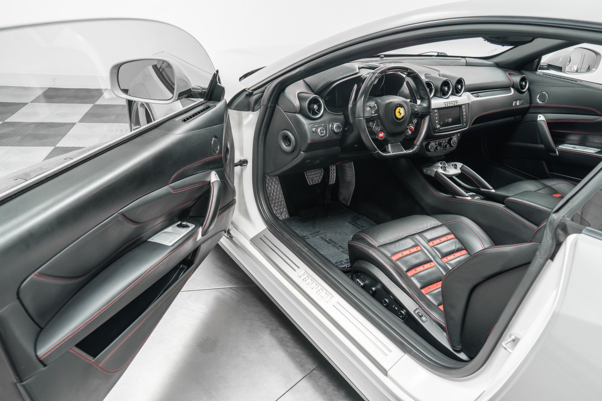 Used 2014 Ferrari FF AWD/4WD image 22