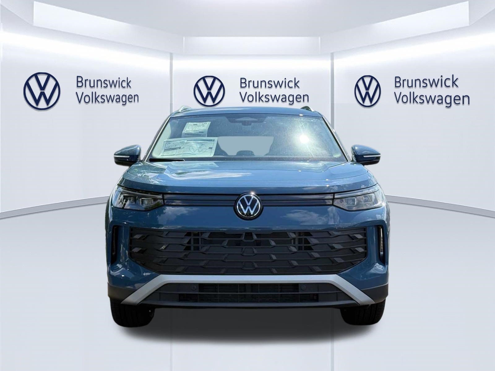 New 2026 Volkswagen Tiguan SE AWD/4WD image 2