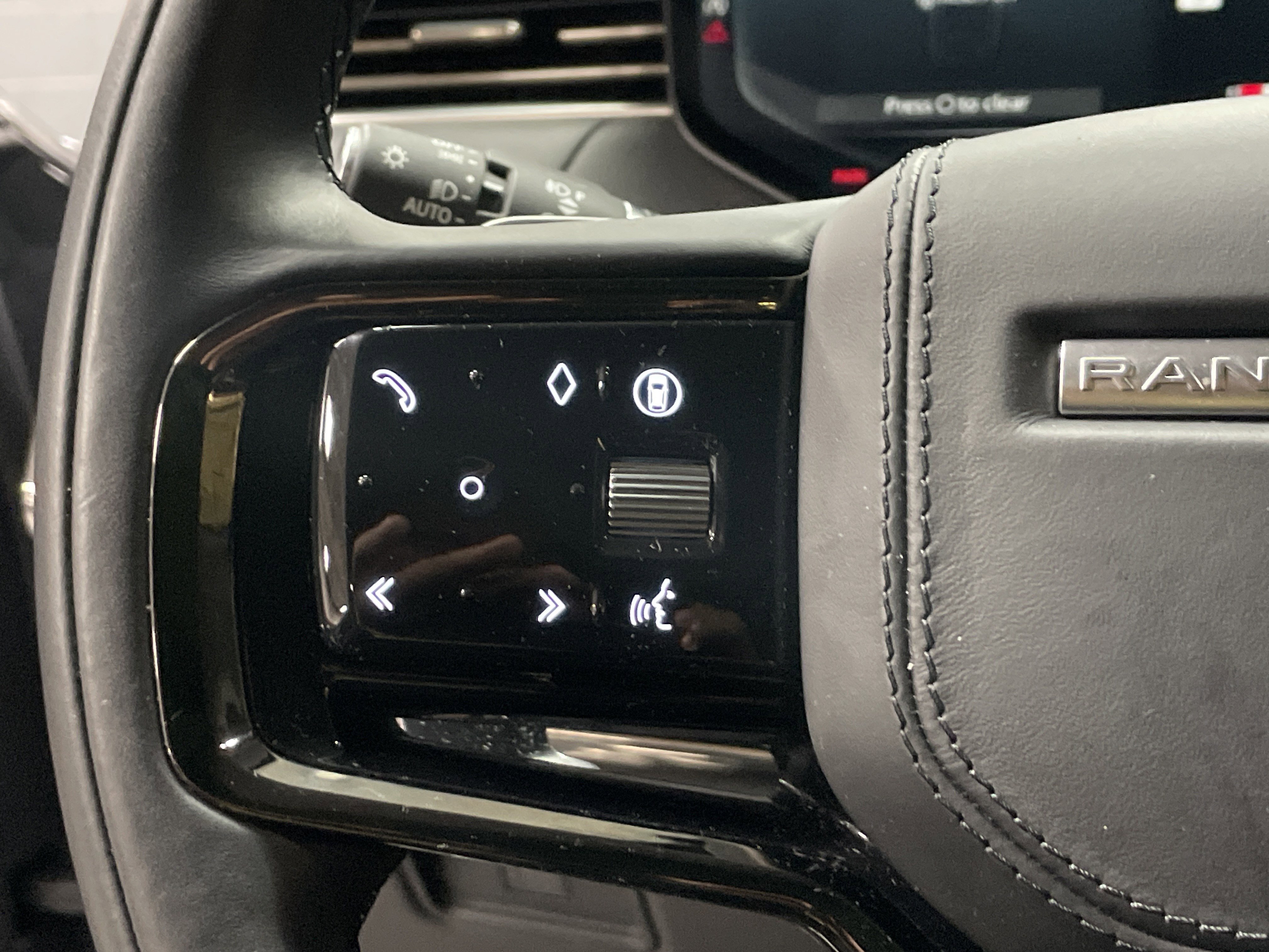 Used 2024 Land Rover Range Rover Sport Dynamic SE image 19