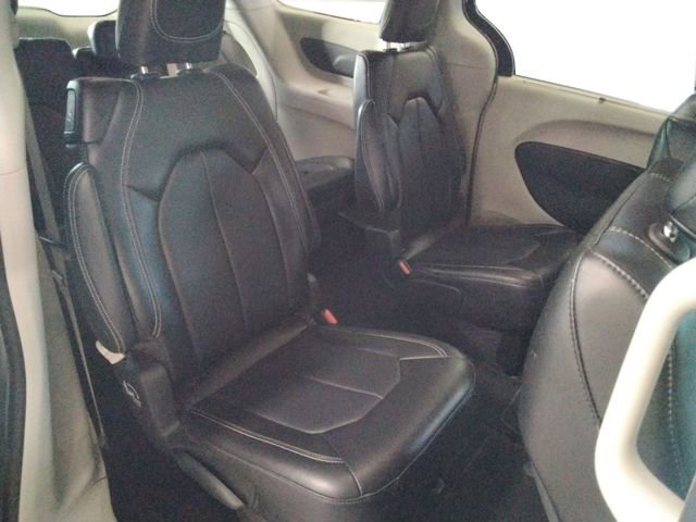 Used 2024 Chrysler Pacifica Touring-L image 10