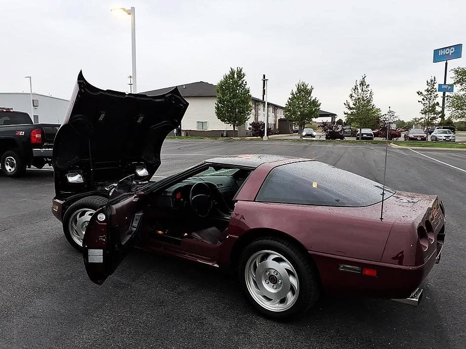 Used 1993 Chevrolet Corvette Coupe RWD image 13