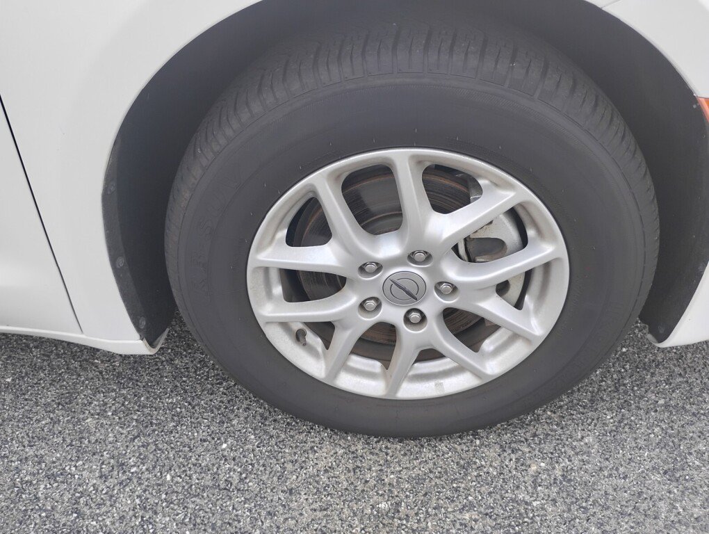 Used 2023 Chrysler Pacifica Touring-L FWD image 28