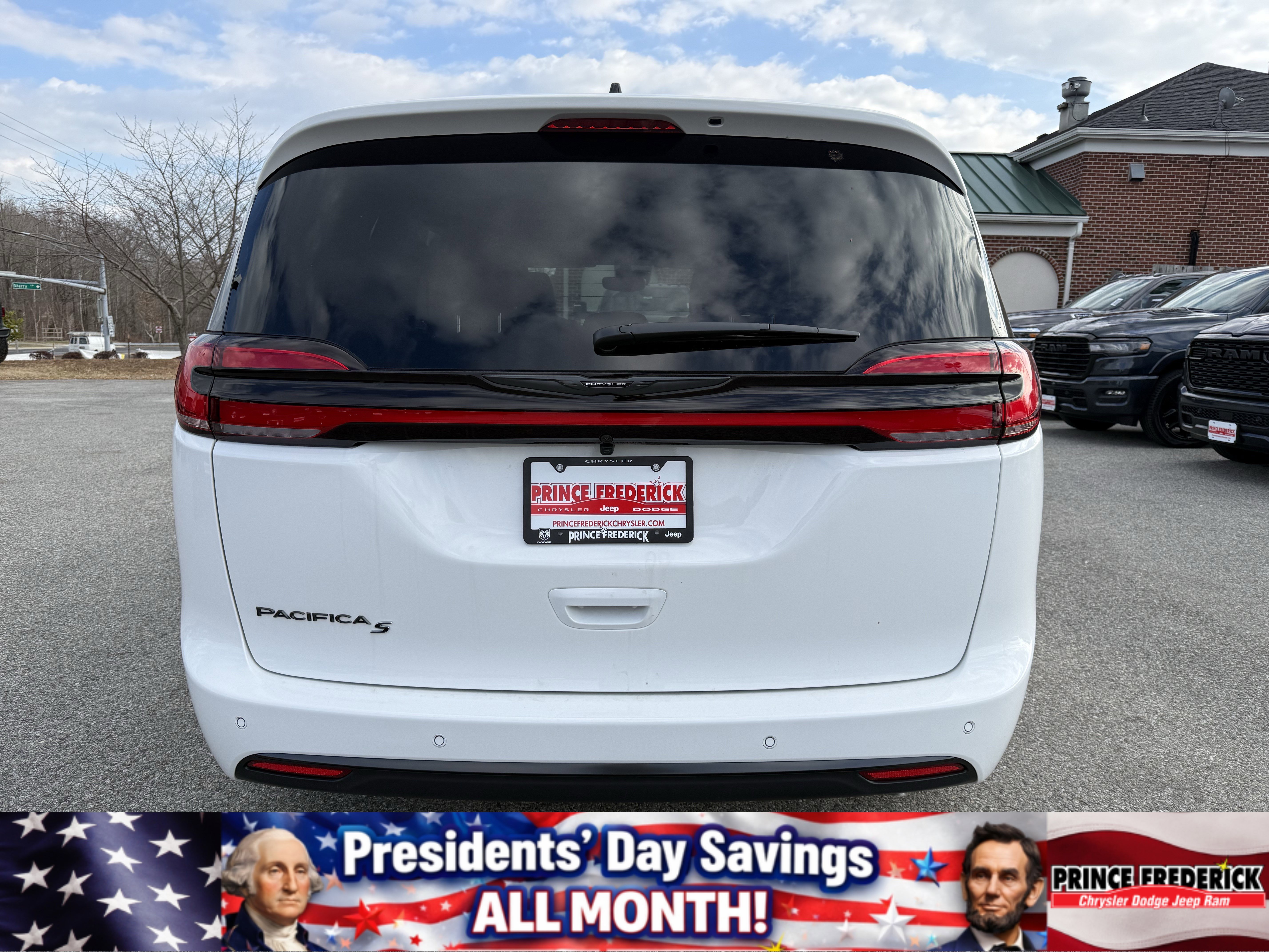 New 2026 Chrysler Pacifica Select image 4