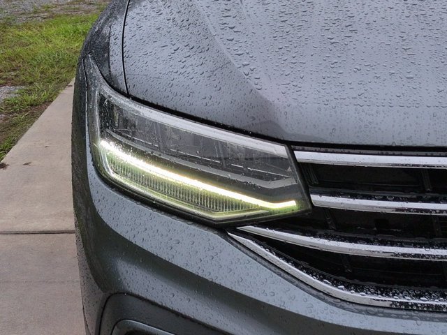 Used 2022 Volkswagen Tiguan SE FWD image 9