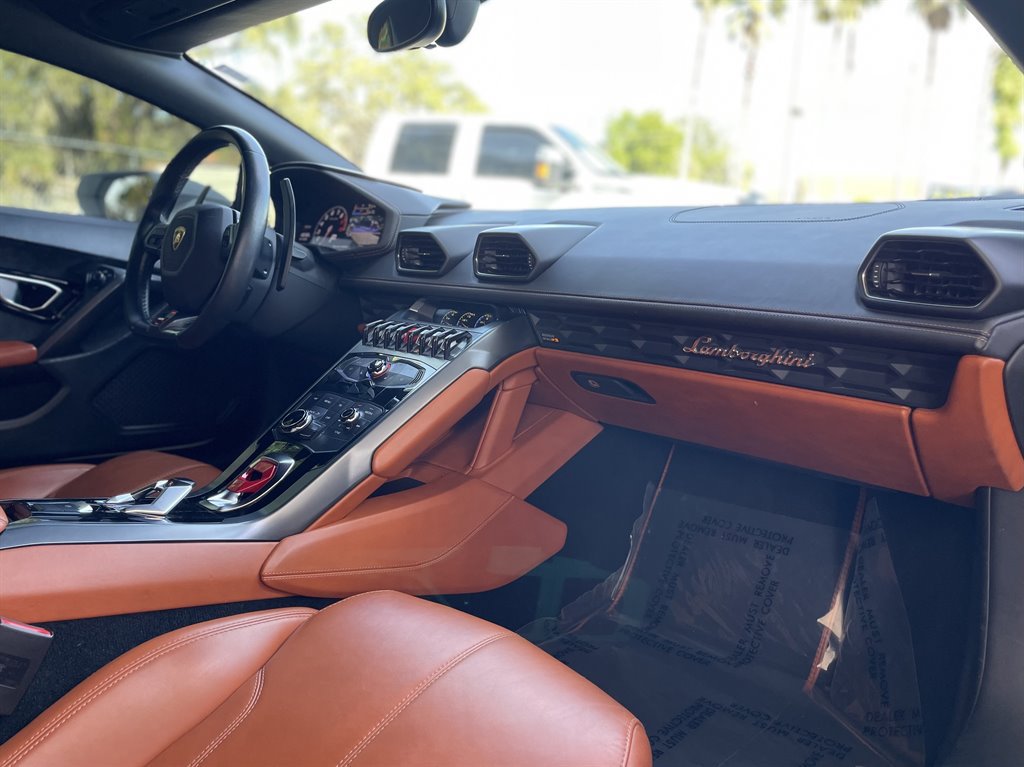 Used 2015 Lamborghini Huracan LP 610-4 AWD/4WD image 13