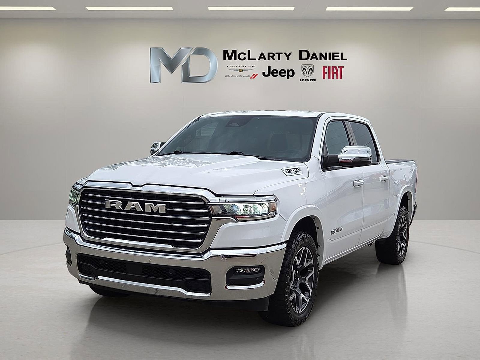 Used 2025 RAM 1500 Laramie AWD/4WD image 2