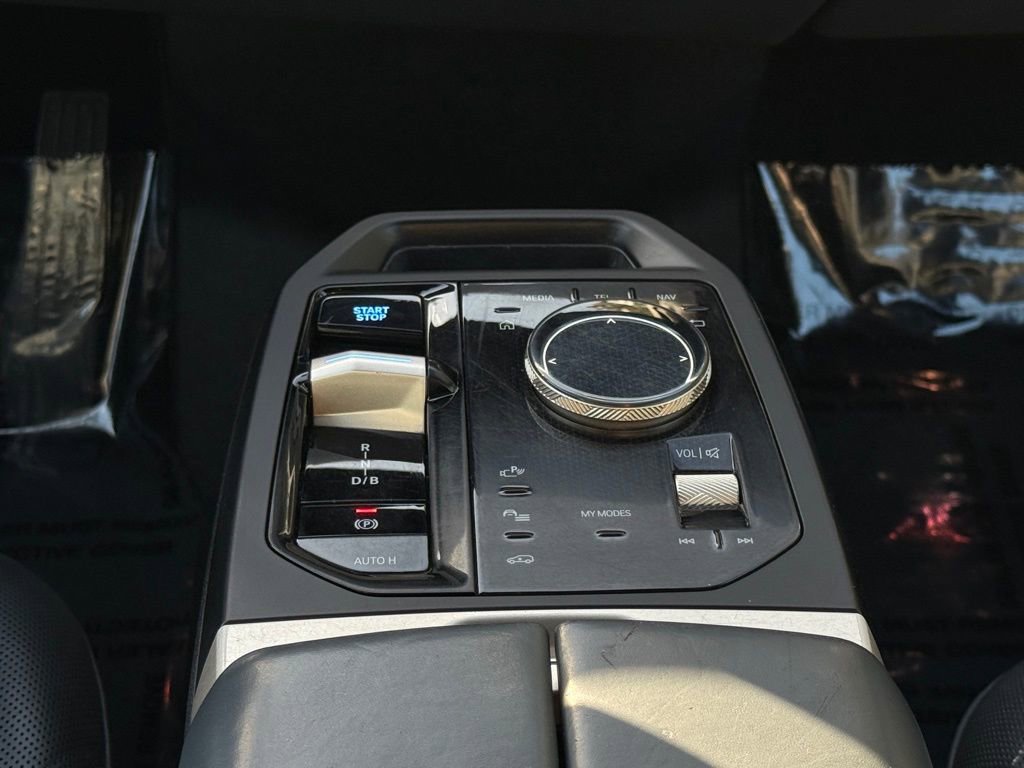 Certified 2022 BMW iX xDrive50 w/ Premium Package image 15