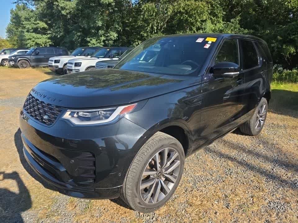 Used 2024 Land Rover Discovery Dynamic SE AWD/4WD image 2