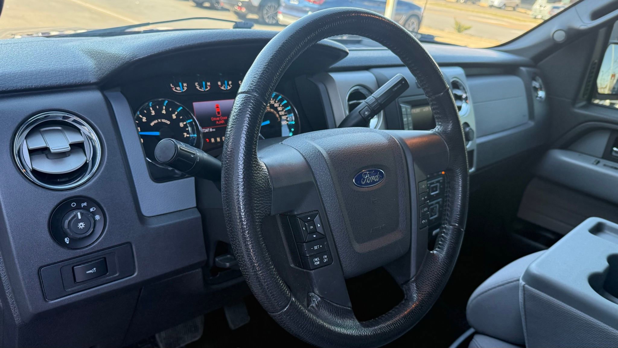 Used 2013 Ford F150 XLT w/ Luxury Equipment Group image 26