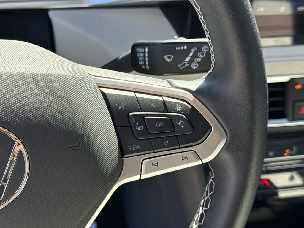 Used 2025 Volkswagen Taos SE image 34