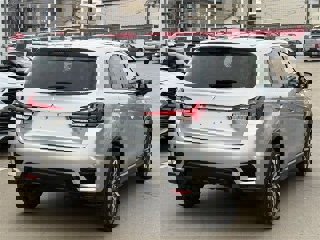 Used 2024 Mitsubishi Outlander Sport SE image 4