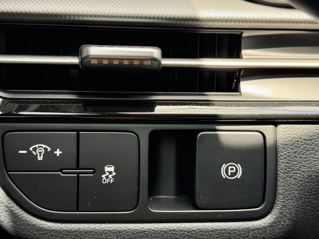 New 2026 Kia Sportage LX FWD image 32