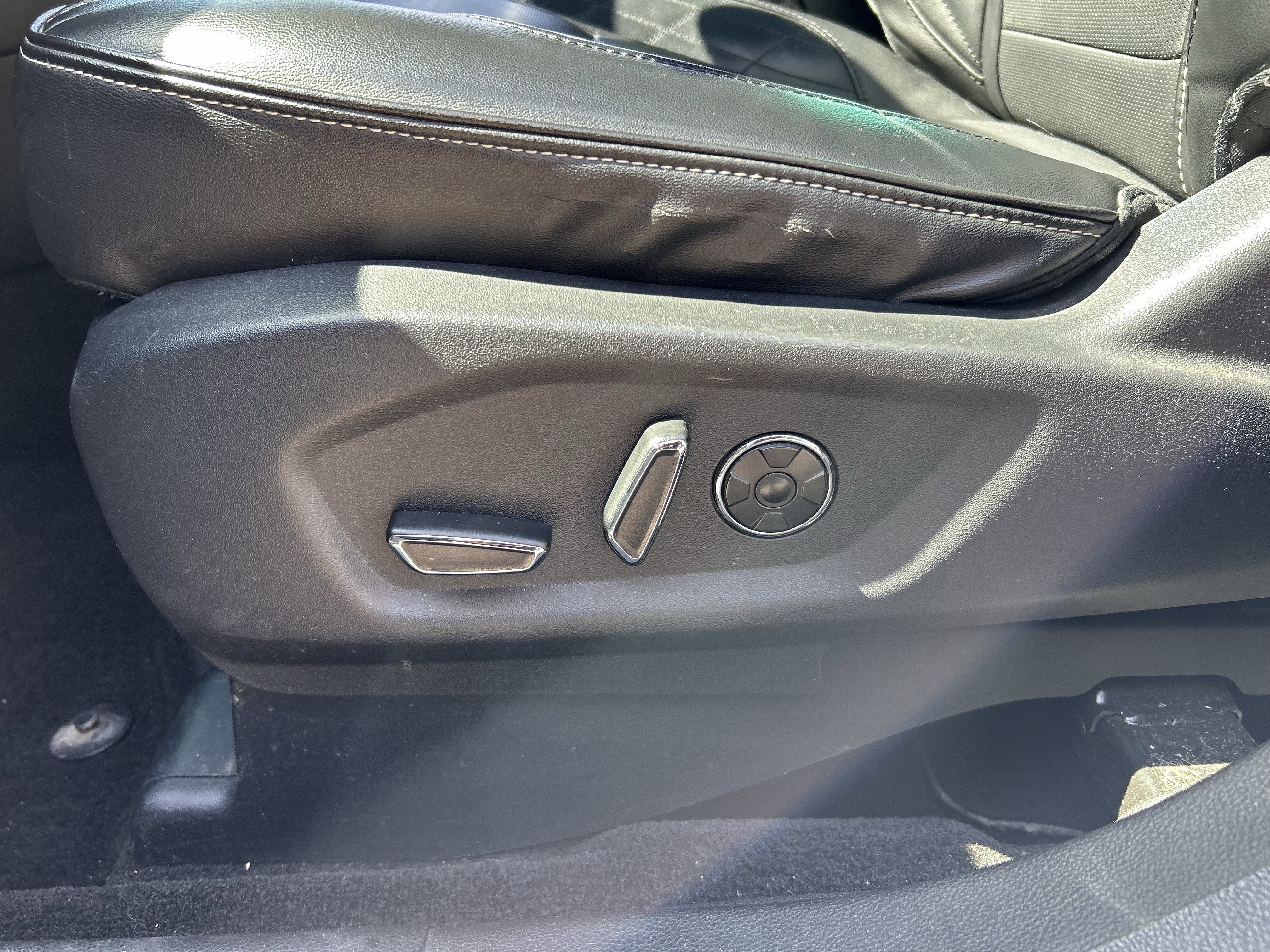 Used 2016 Ford Explorer Platinum image 21