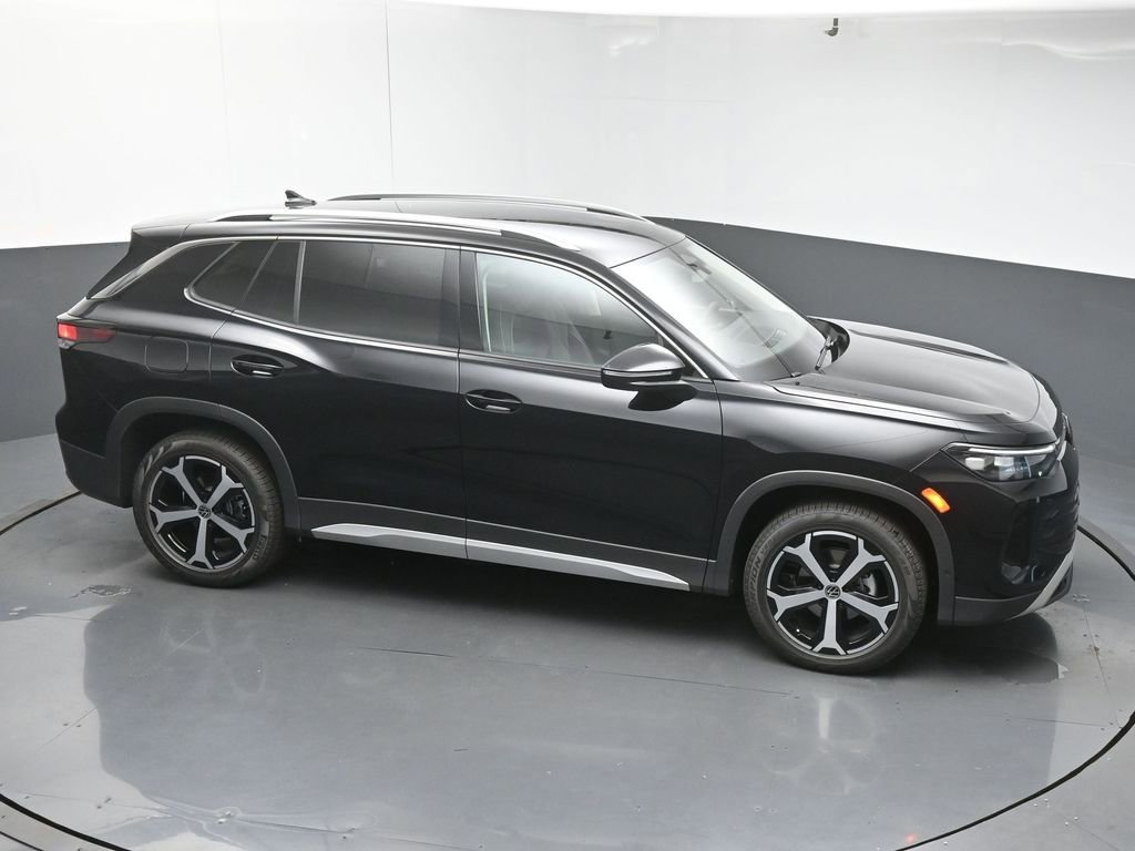 Used 2025 Volkswagen Tiguan SE FWD image 50