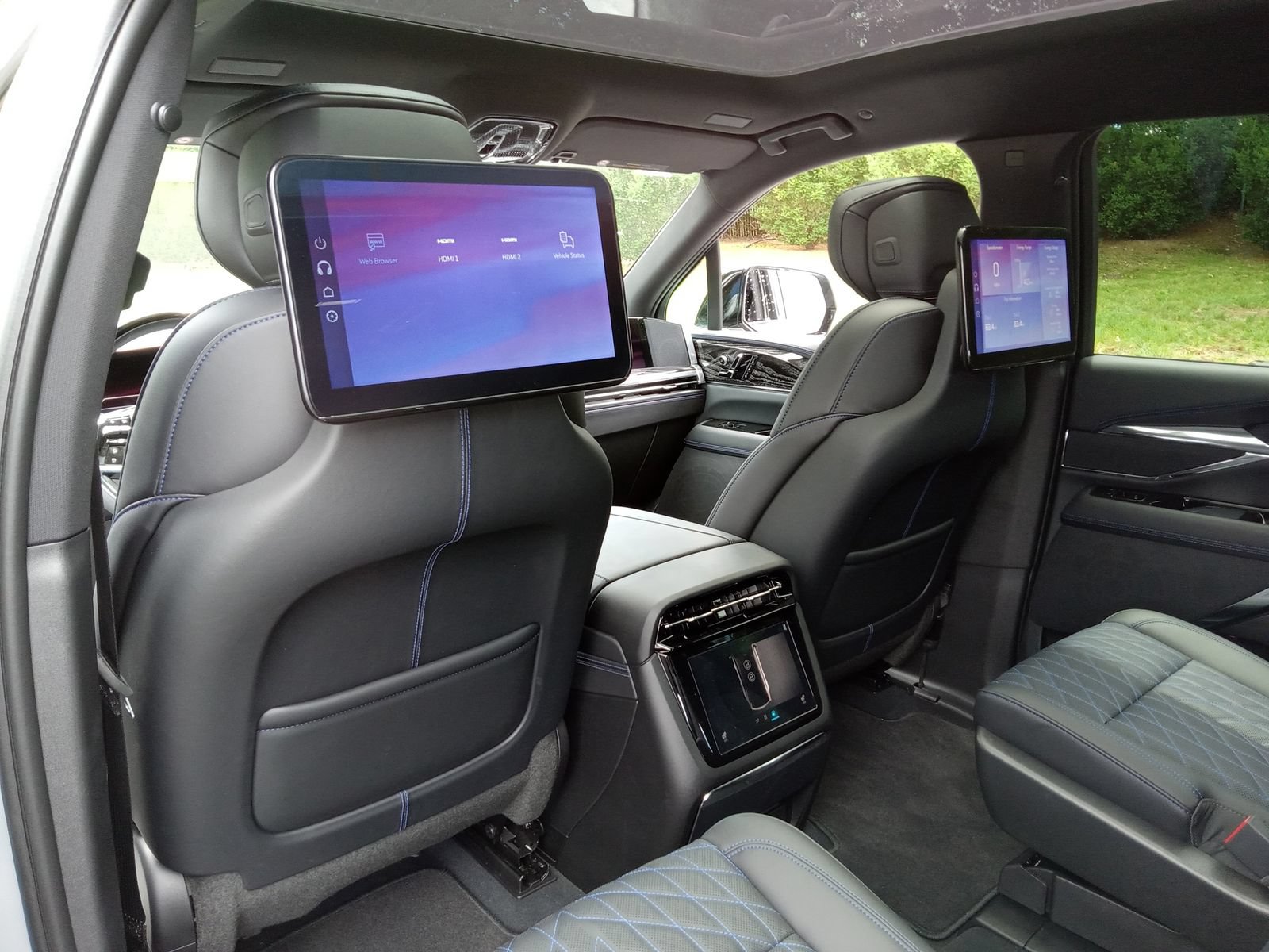 New 2026 Cadillac Escalade IQ Sport 1 w/ LPO, ONYX Package AWD/4WD image 24