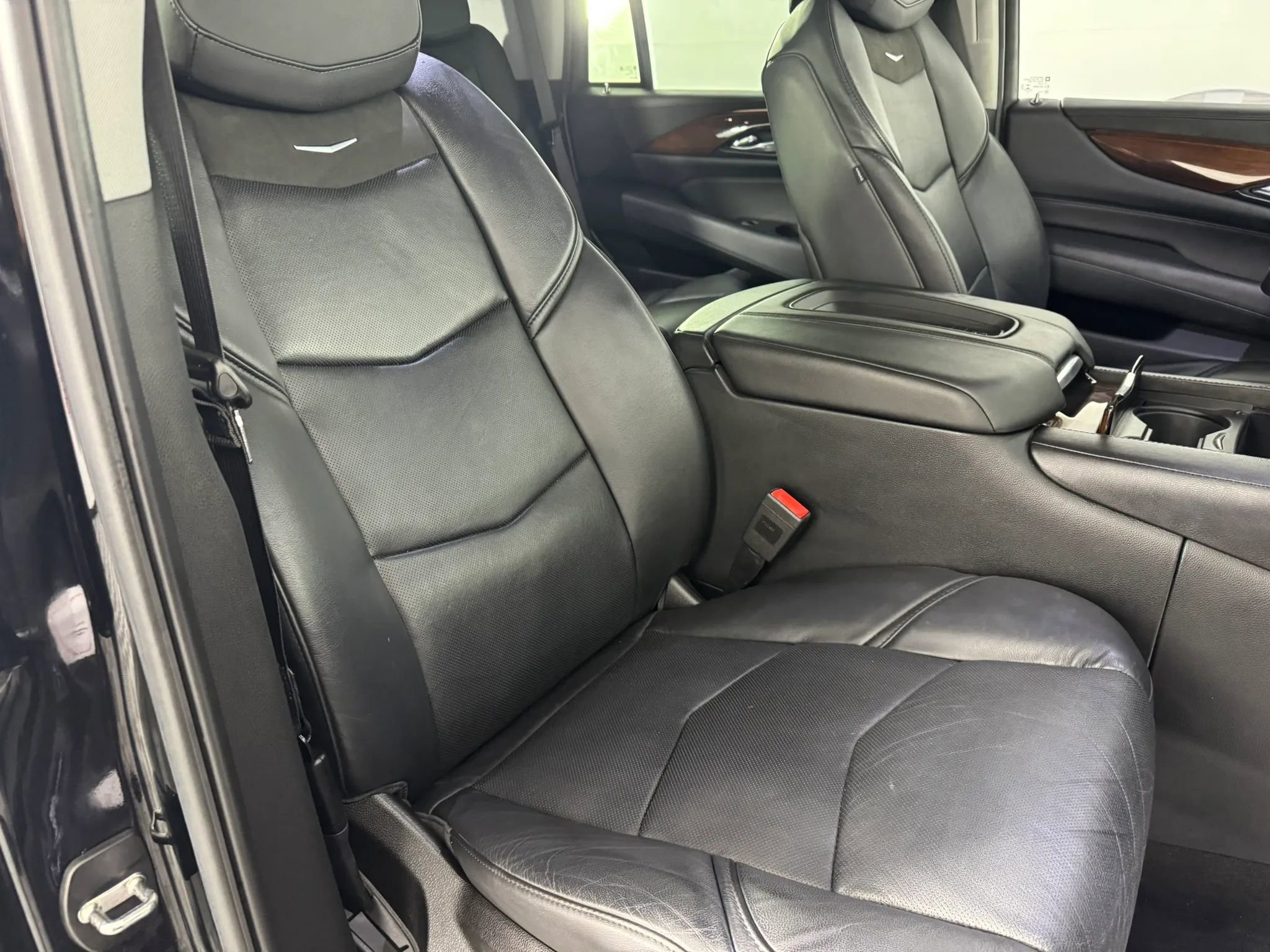 Used 2018 Cadillac Escalade Premium Luxury image 37