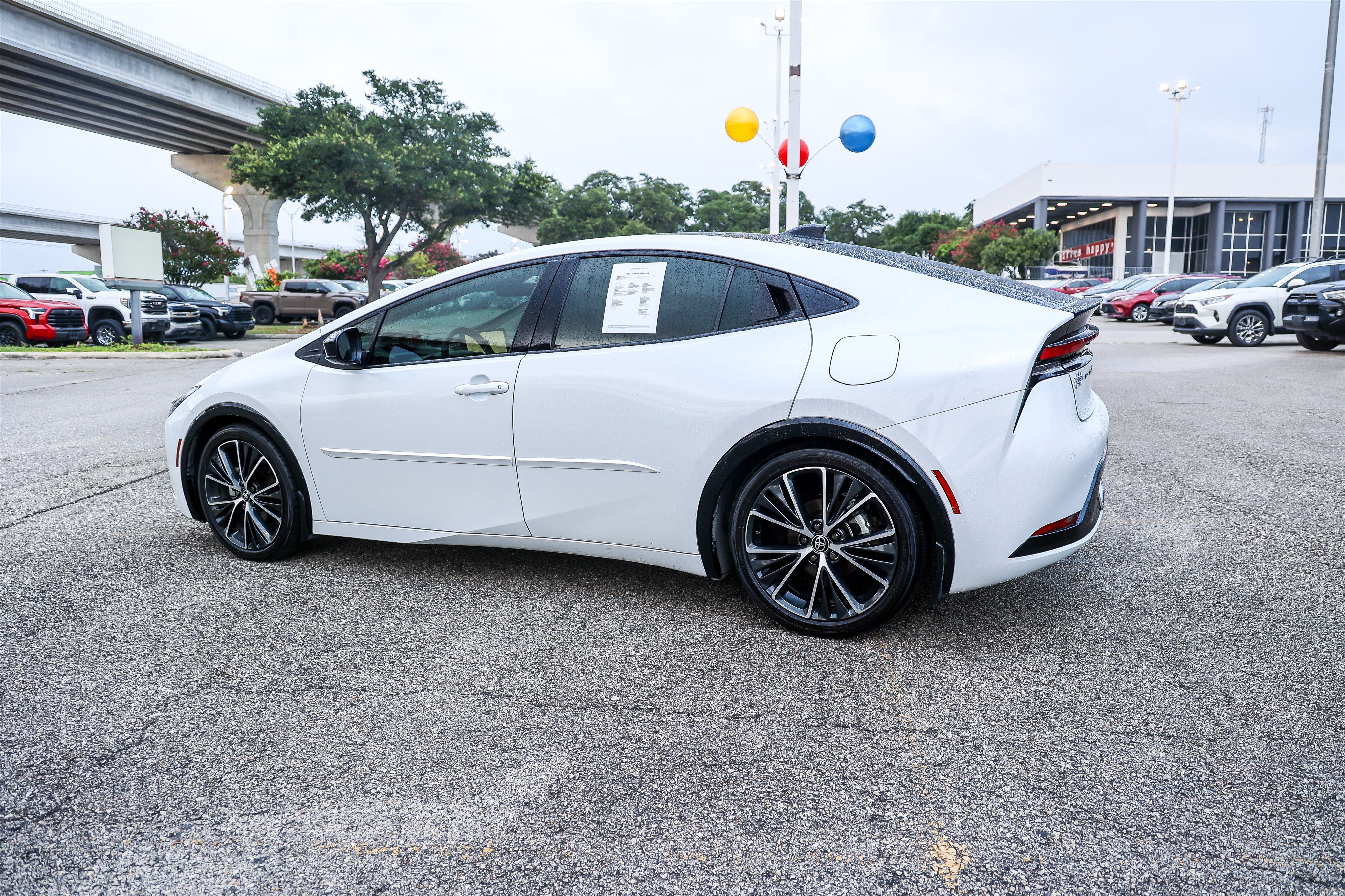 Used 2023 Toyota Prius XLE FWD image 10