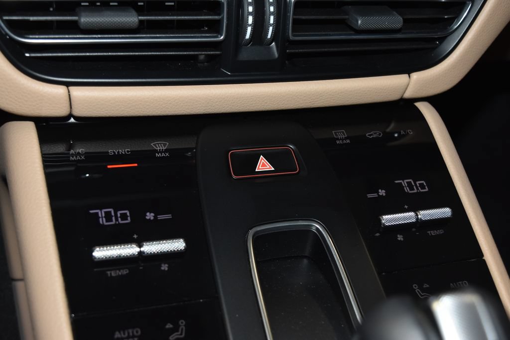 Certified 2025 Porsche Macan AWD/4WD image 15