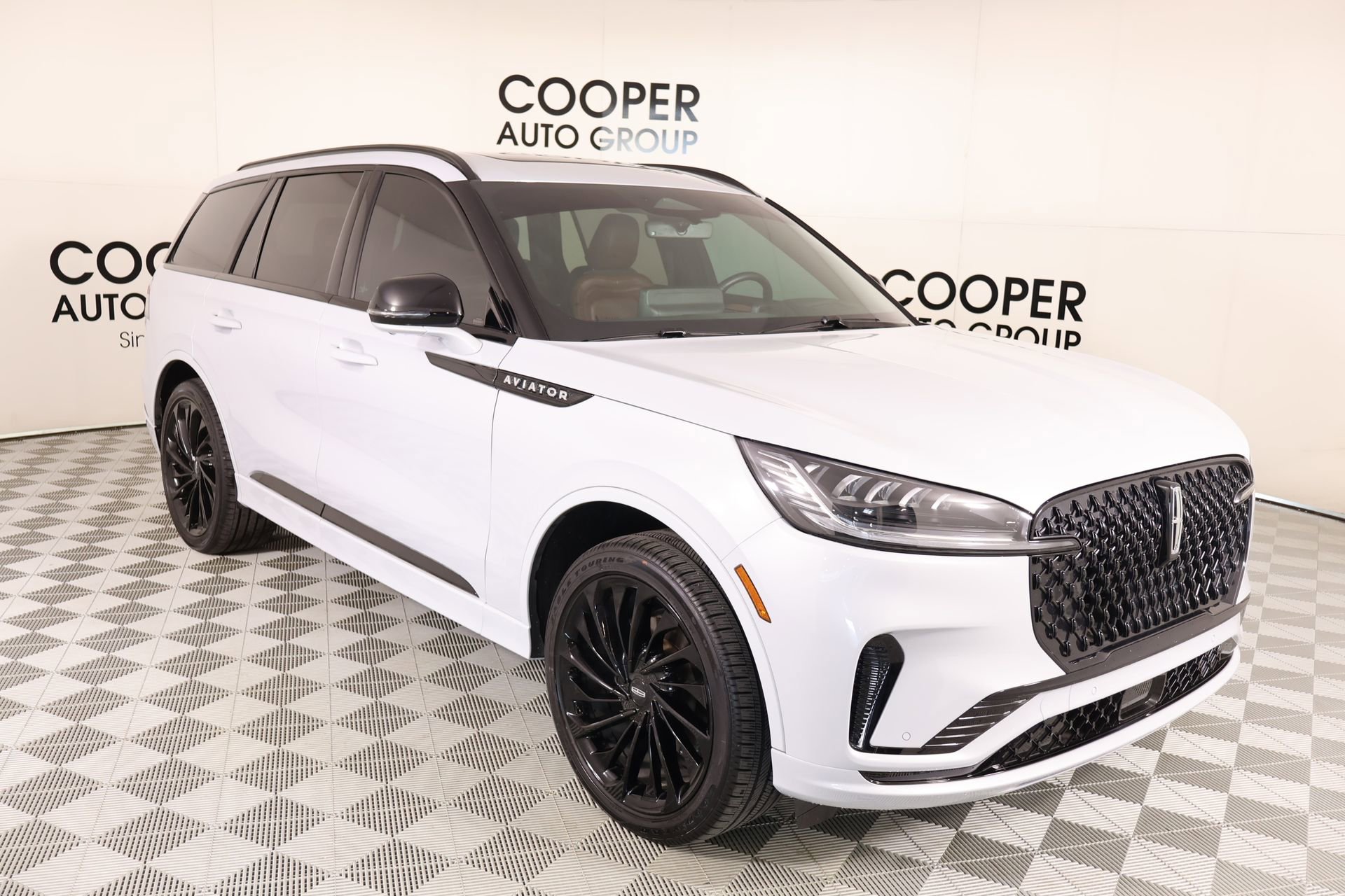 Used 2025 Lincoln Aviator Reserve w/ Jet Appearance Package AWD/4WD image 1