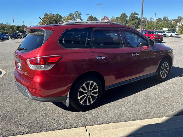 Used 2013 Nissan Pathfinder SV AWD/4WD image 4