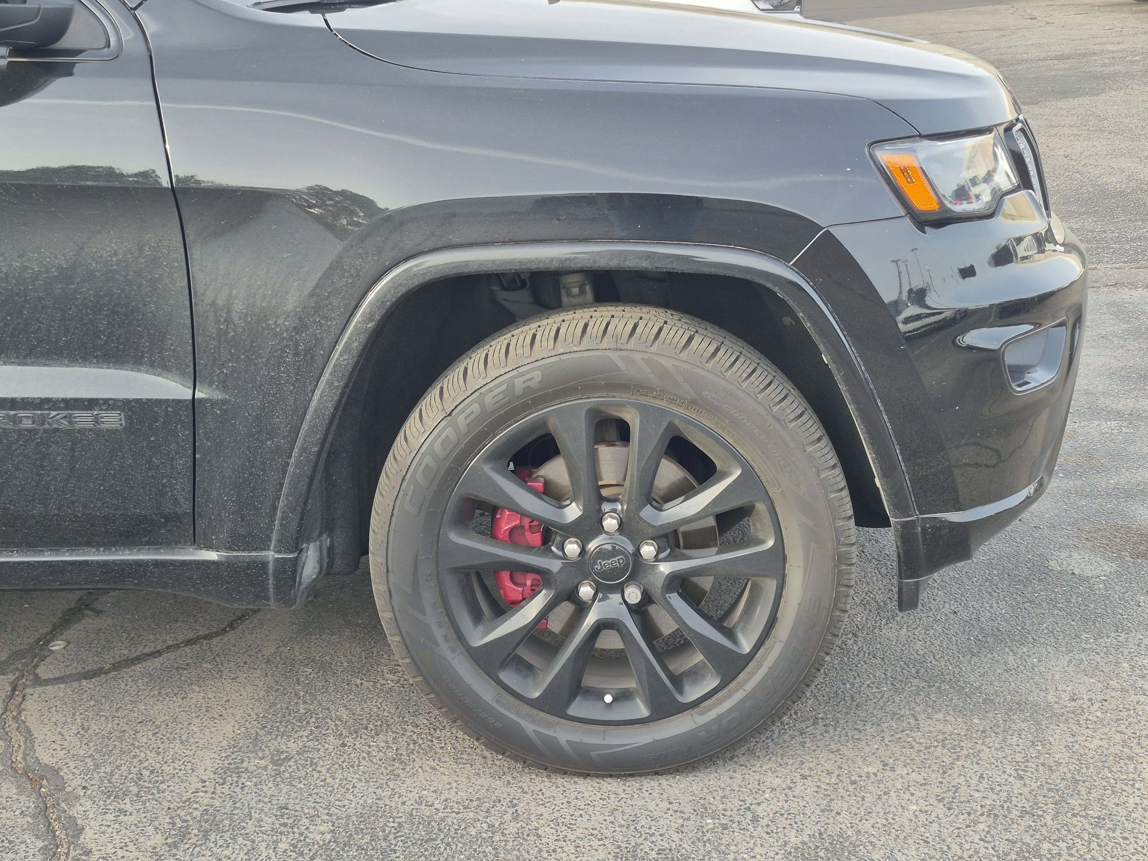 Used 2022 Jeep Grand Cherokee Laredo X image 15