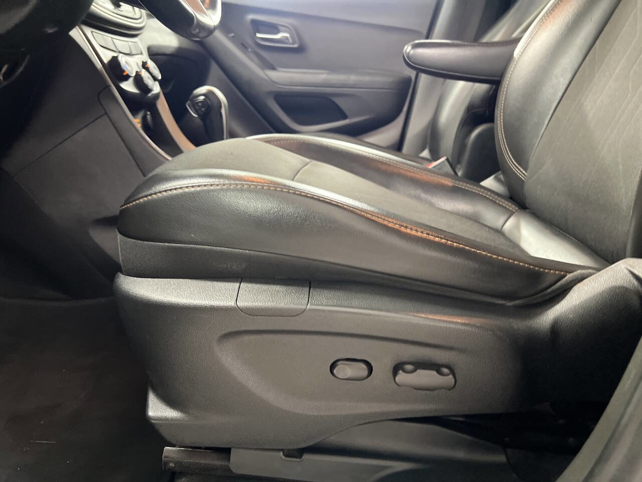 Used 2018 Chevrolet Trax LT w/ LT Convenience Package image 15