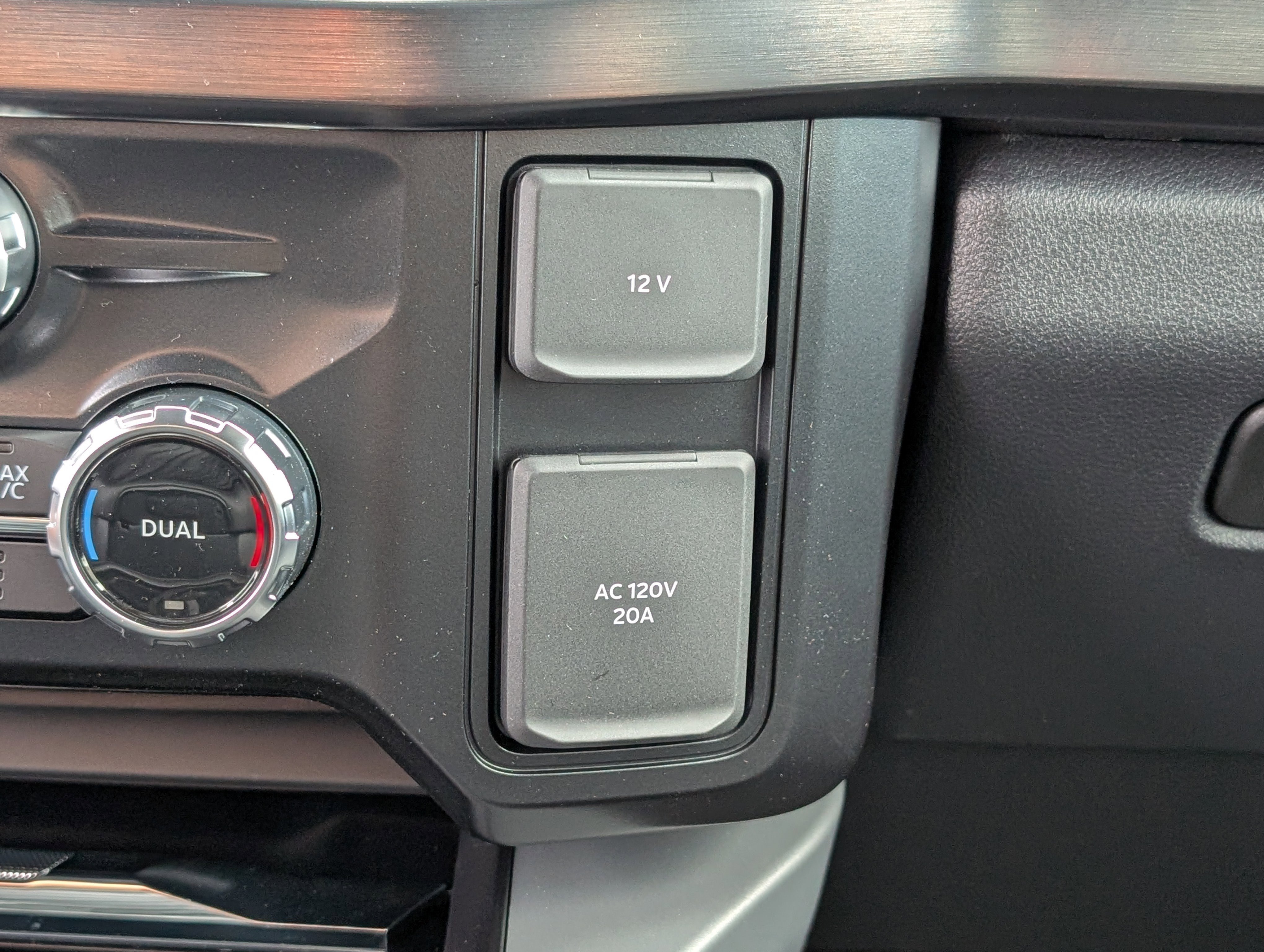 New 2026 Ford F350 Lariat w/ Black Appearance Package image 27