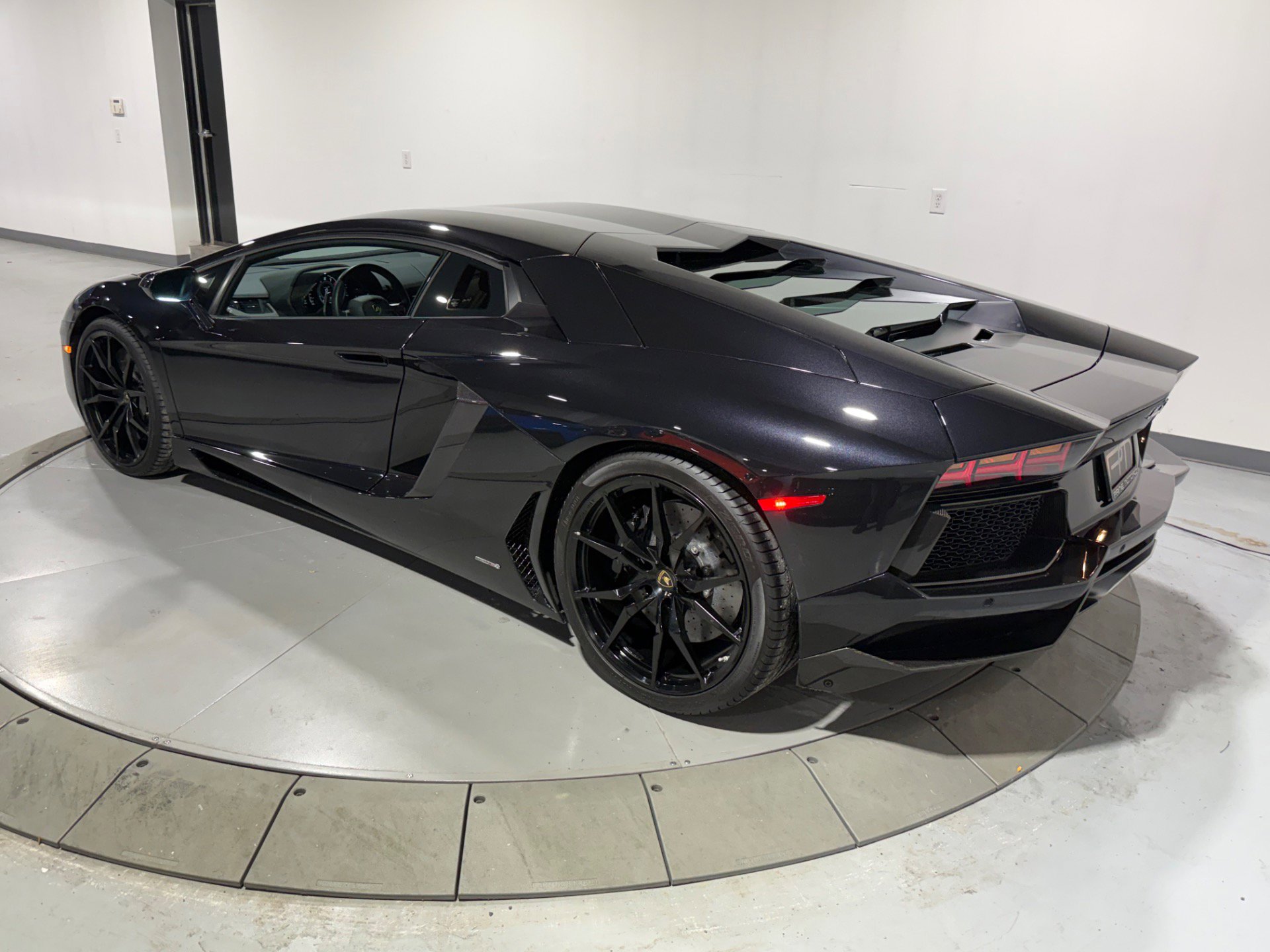 Used 2014 Lamborghini Aventador LP 700-4 image 19