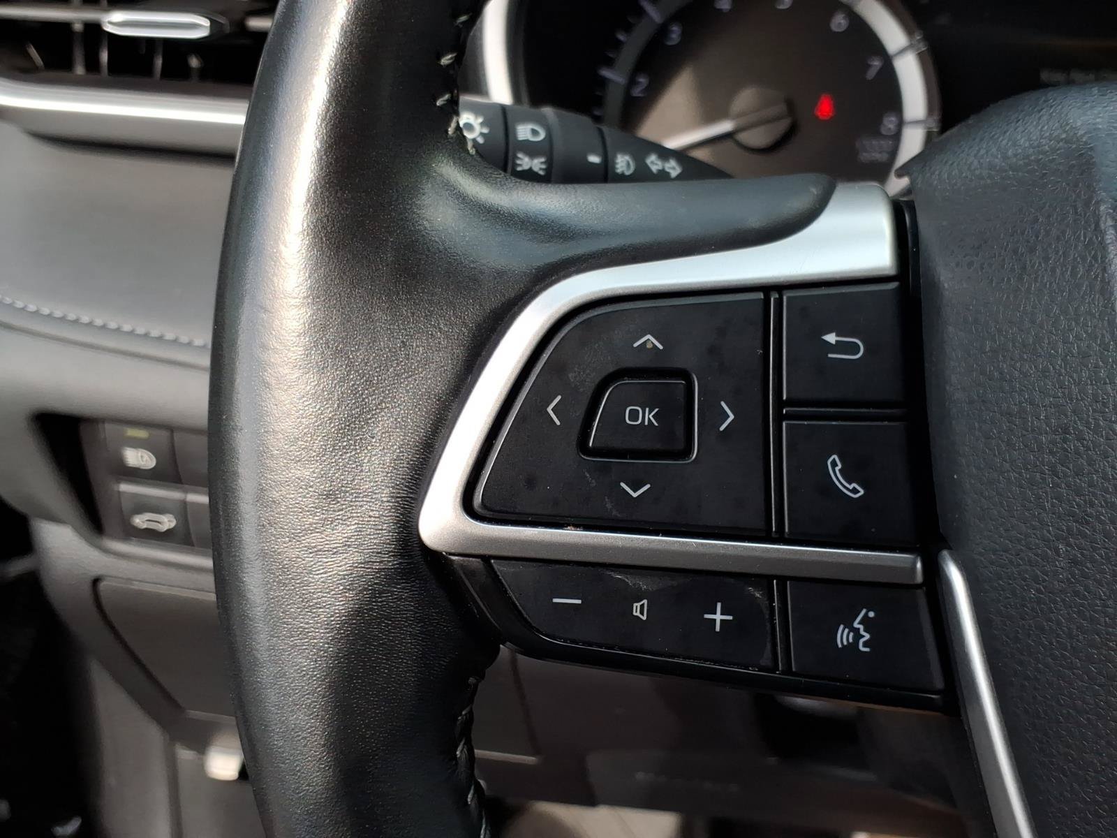 Used 2023 Toyota Highlander XLE FWD image 24