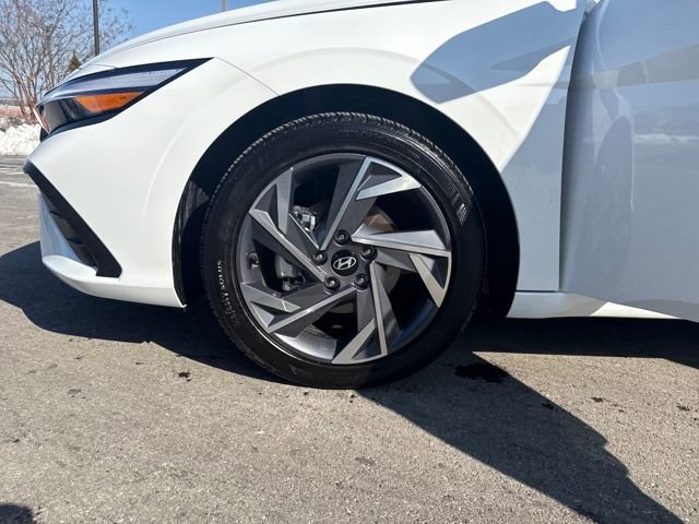 Certified 2025 Hyundai Elantra Sport image 27