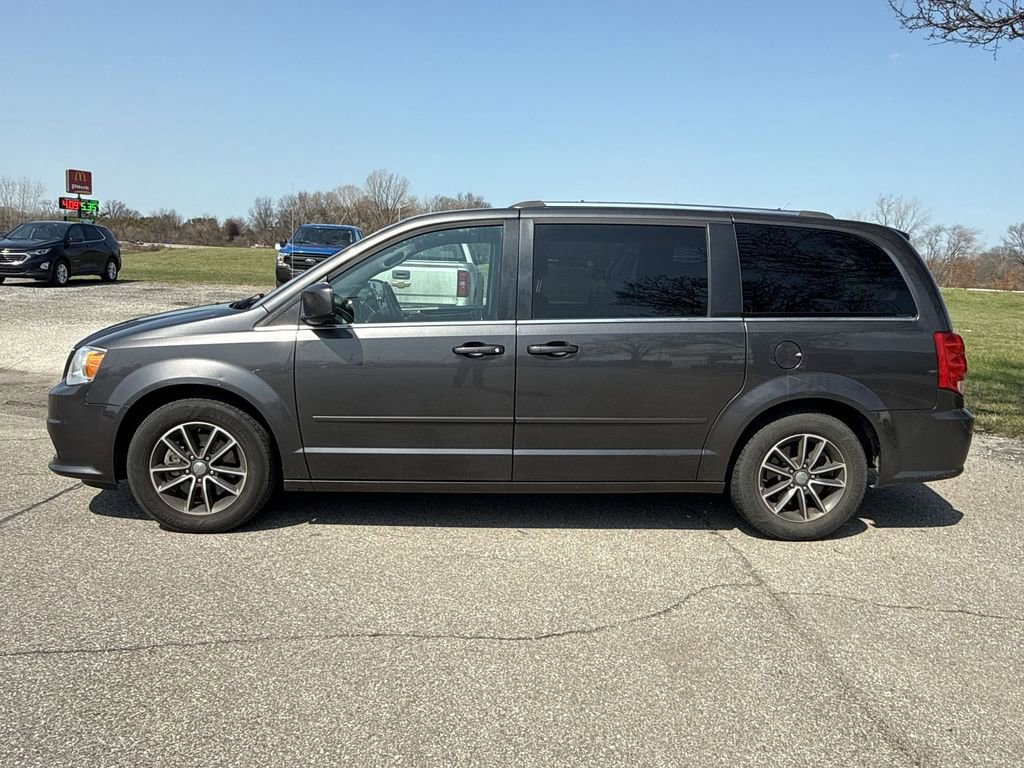 Used 2017 Dodge Grand Caravan SXT image 5