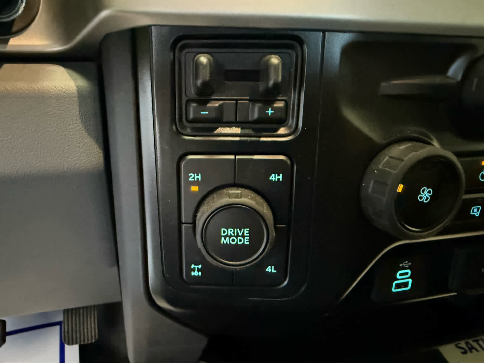 Used 2024 Ford F350 XL w/ STX Appearance Package AWD/4WD image 18