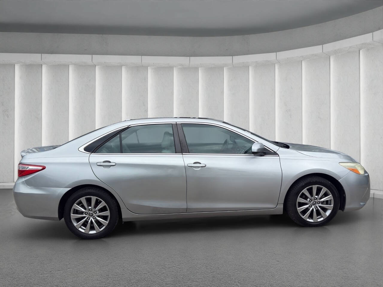 Used 2016 Toyota Camry XLE FWD image 6